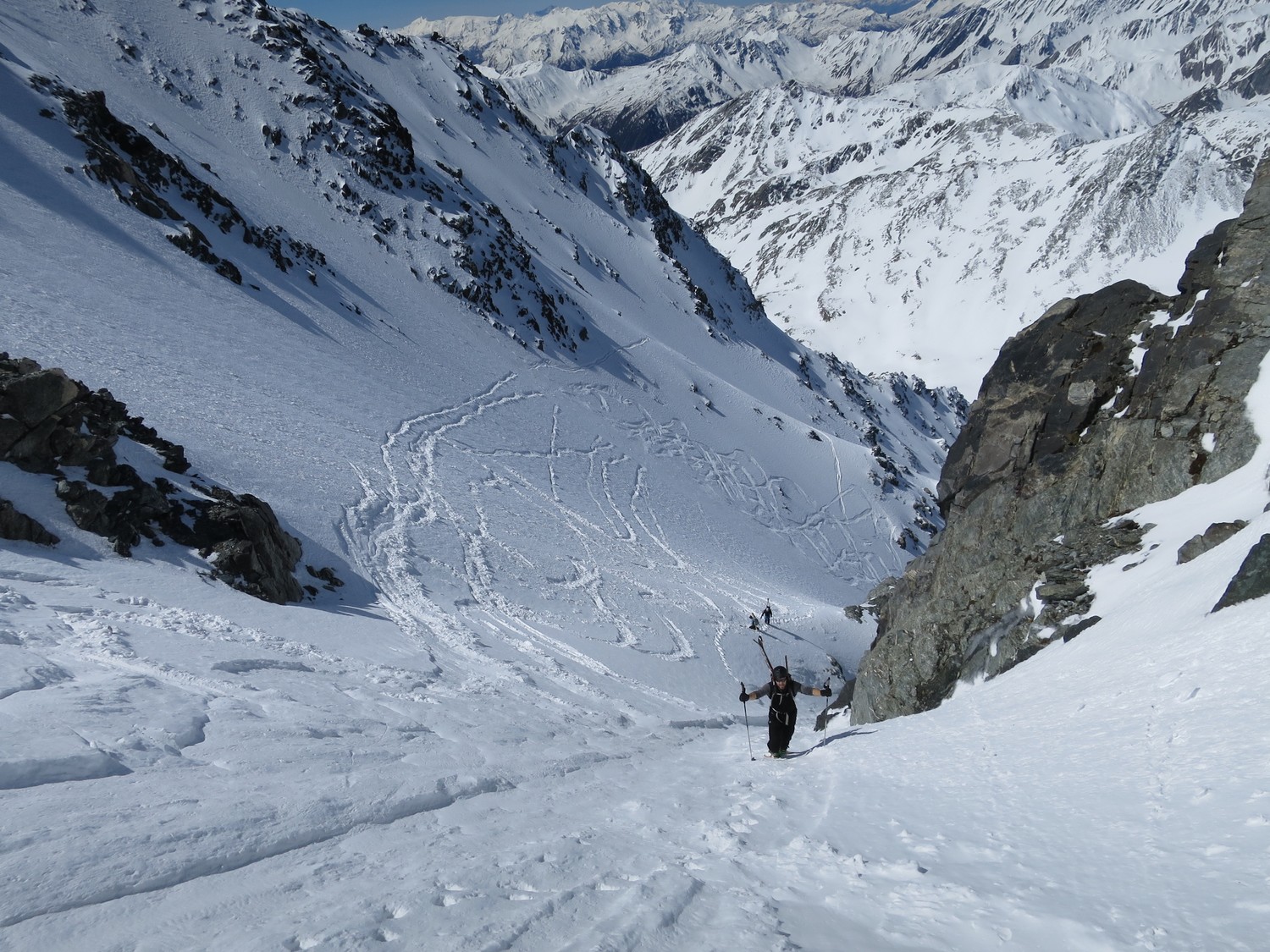 Au milieu du couloir.