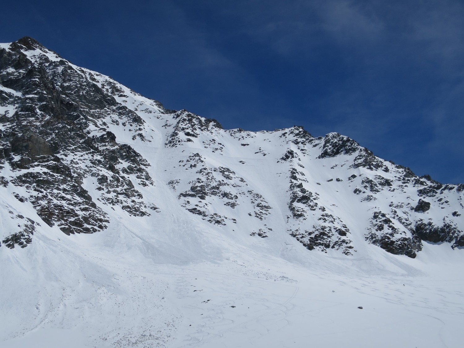 Vue générale du bas du couloir avec la contre-pente de droite.