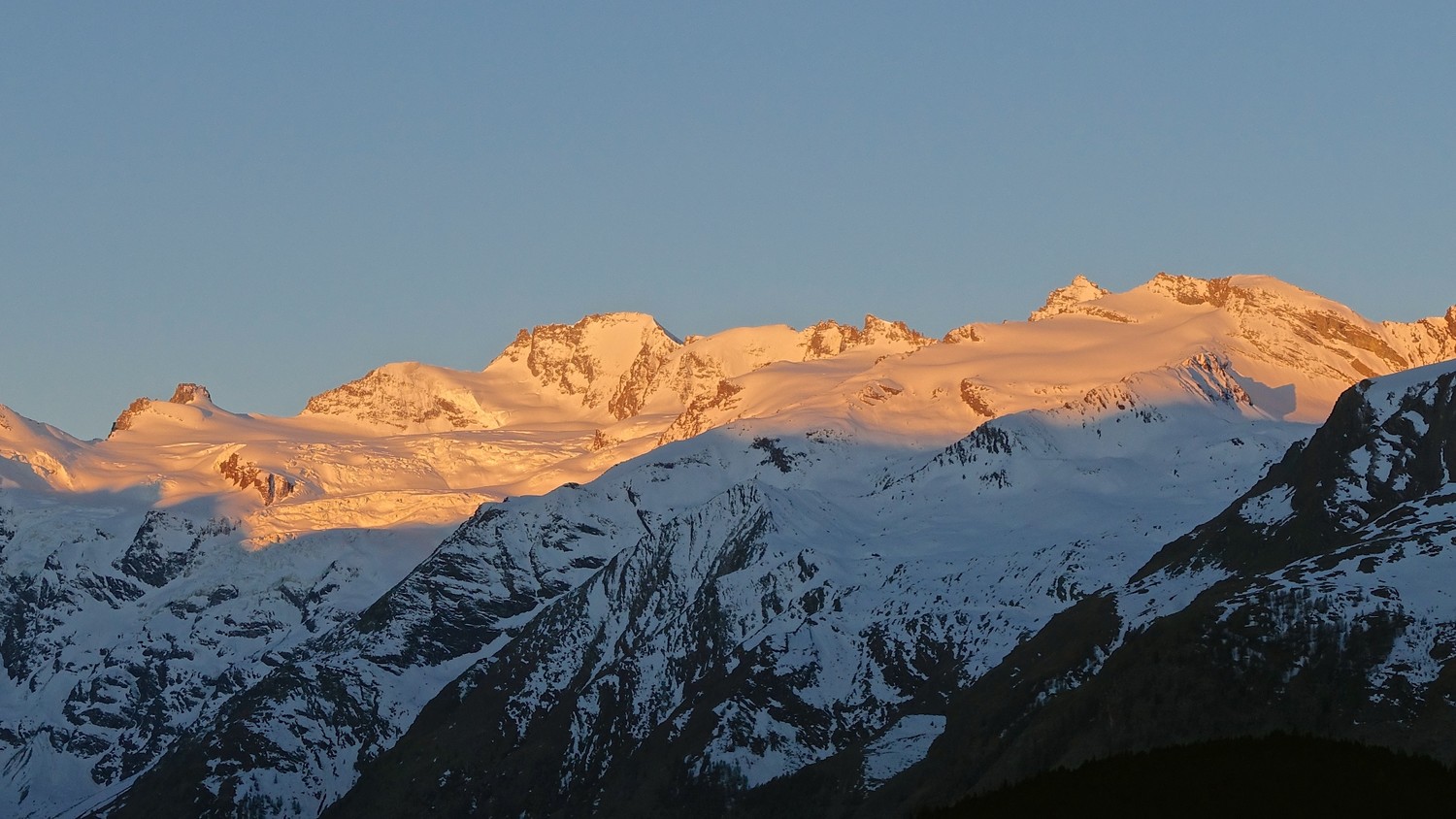 Le soleil pénètre aux Paradis (le grand et le petit)