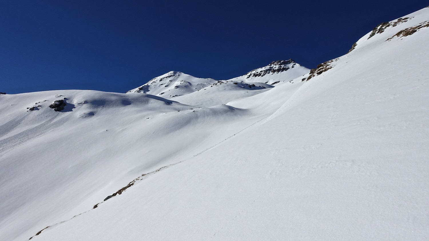 La montée par le versant E