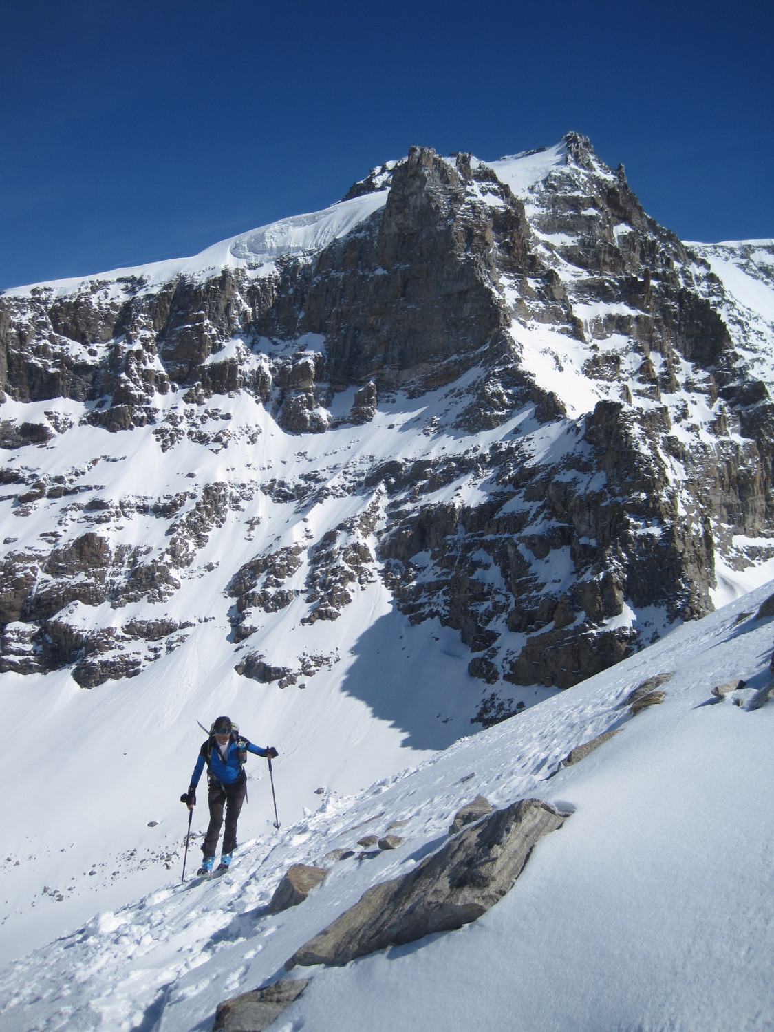 Al deposito sci a 3450m con il Gran Paradiso dietro