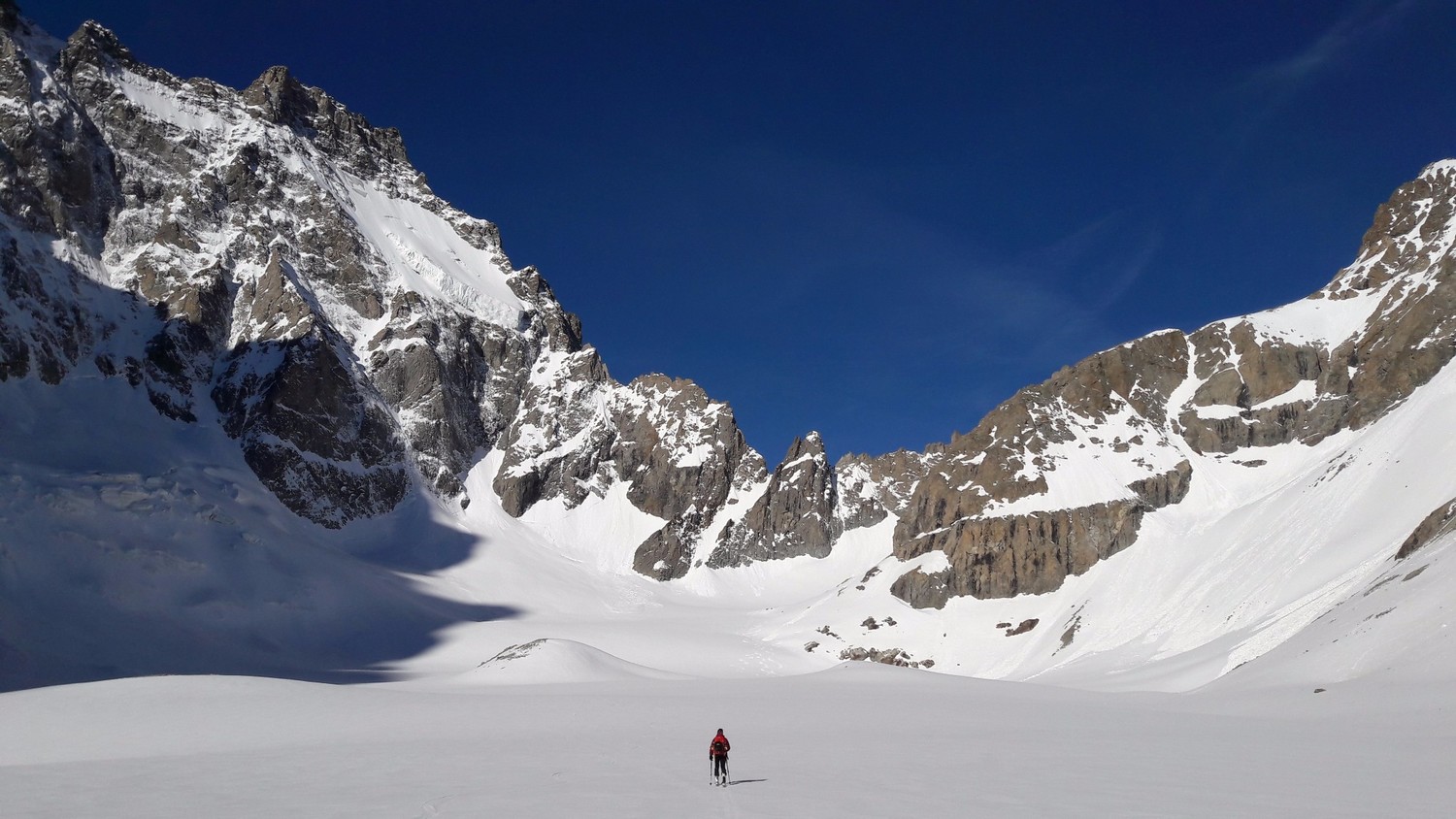 Parcours de la vaste avenue du Glacier Noir supérieur