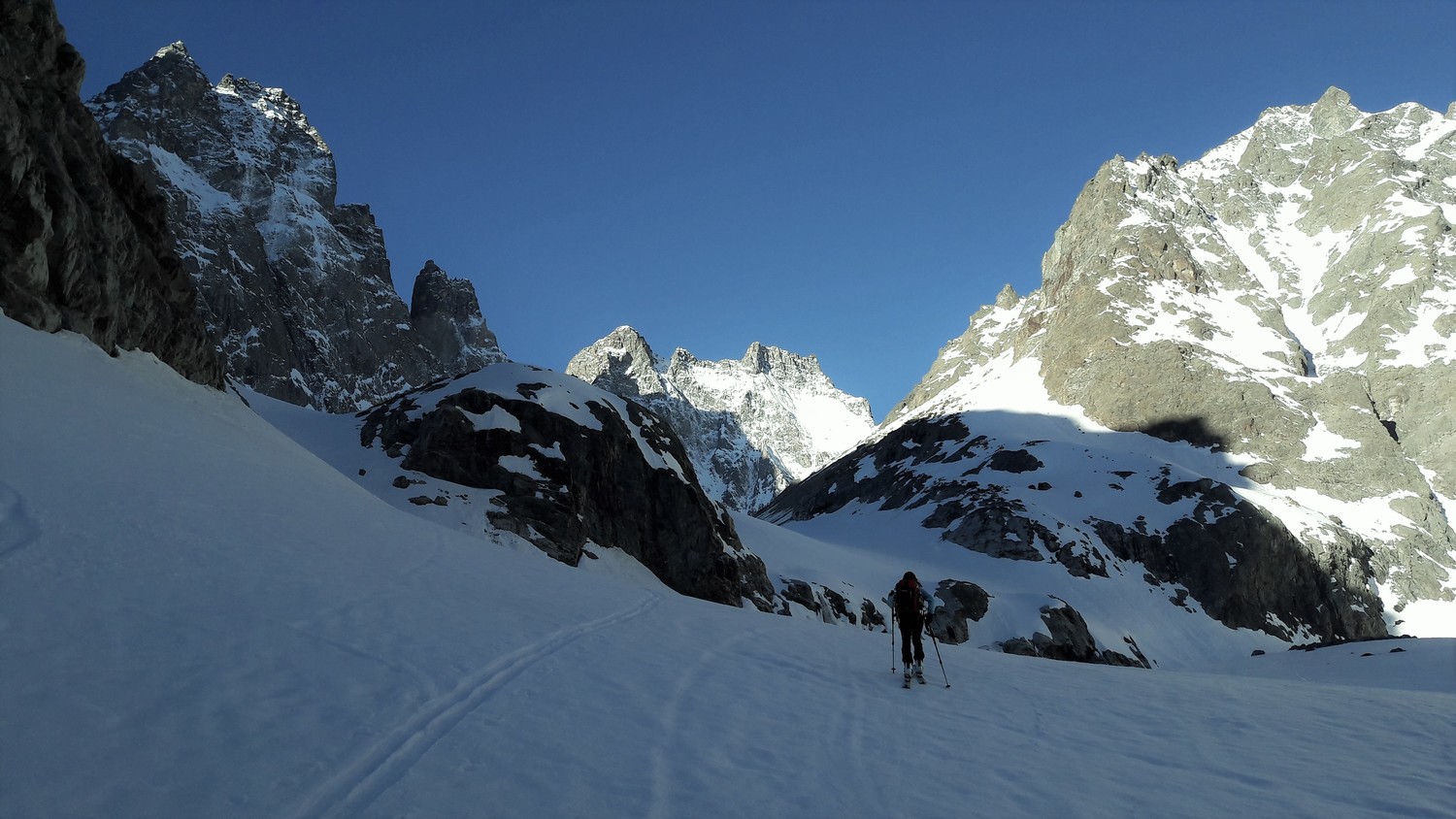 Arrivée dans la zone de séparation entre les (désormais) 2 Glaciers Noirs...