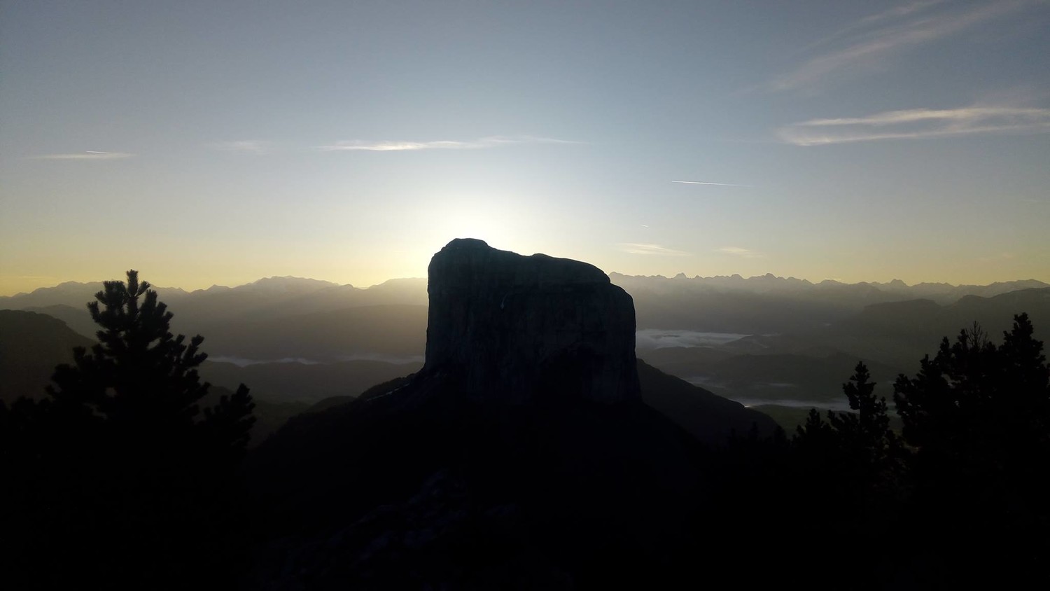 levé du soleil sur le mont Aiguille