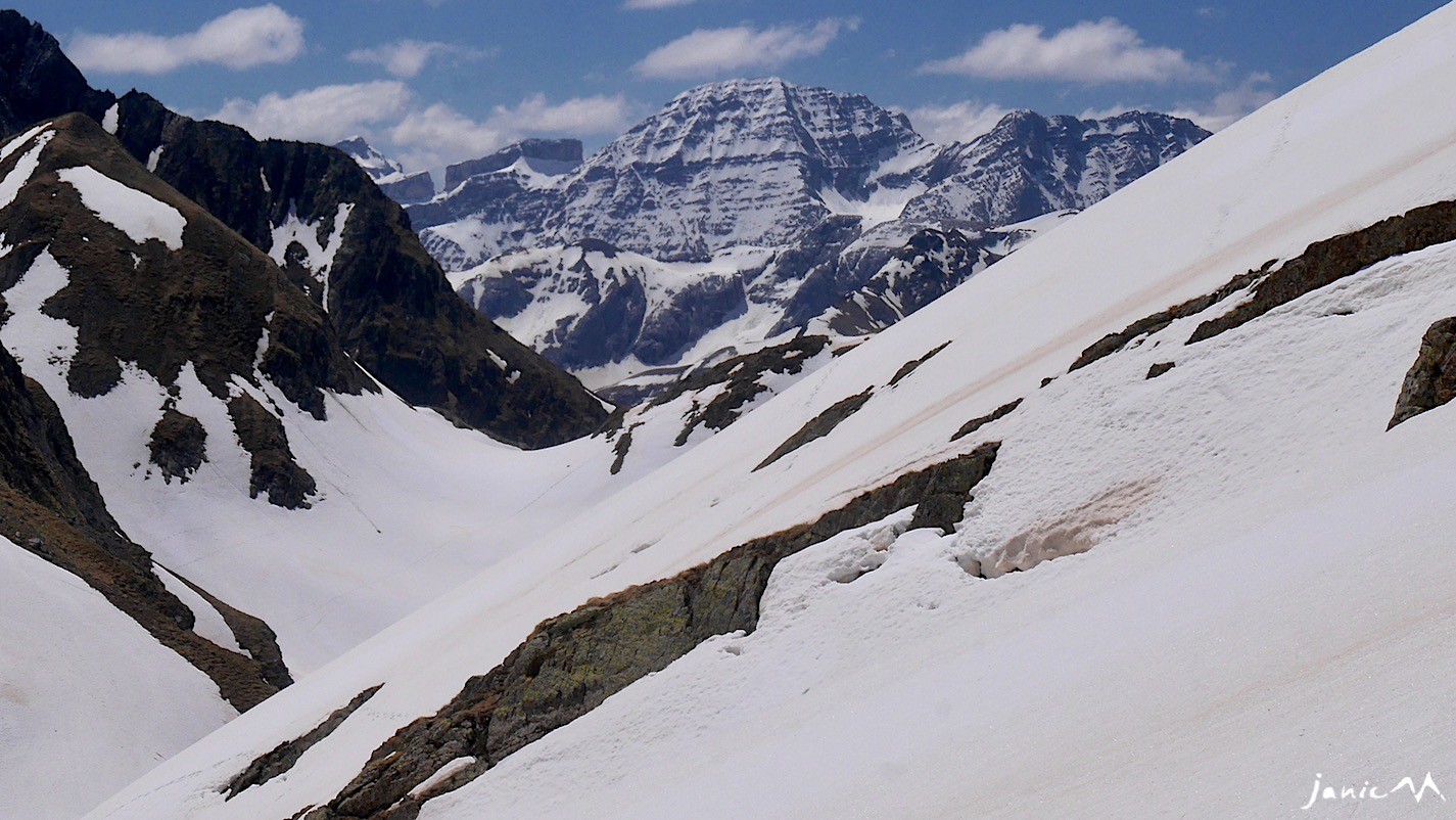 Il occulte le paysage