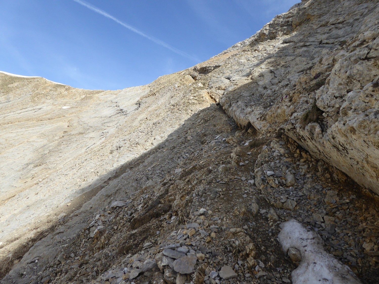 la "vire" qui donne accès au col du Rasoir - Tour du jalouvre