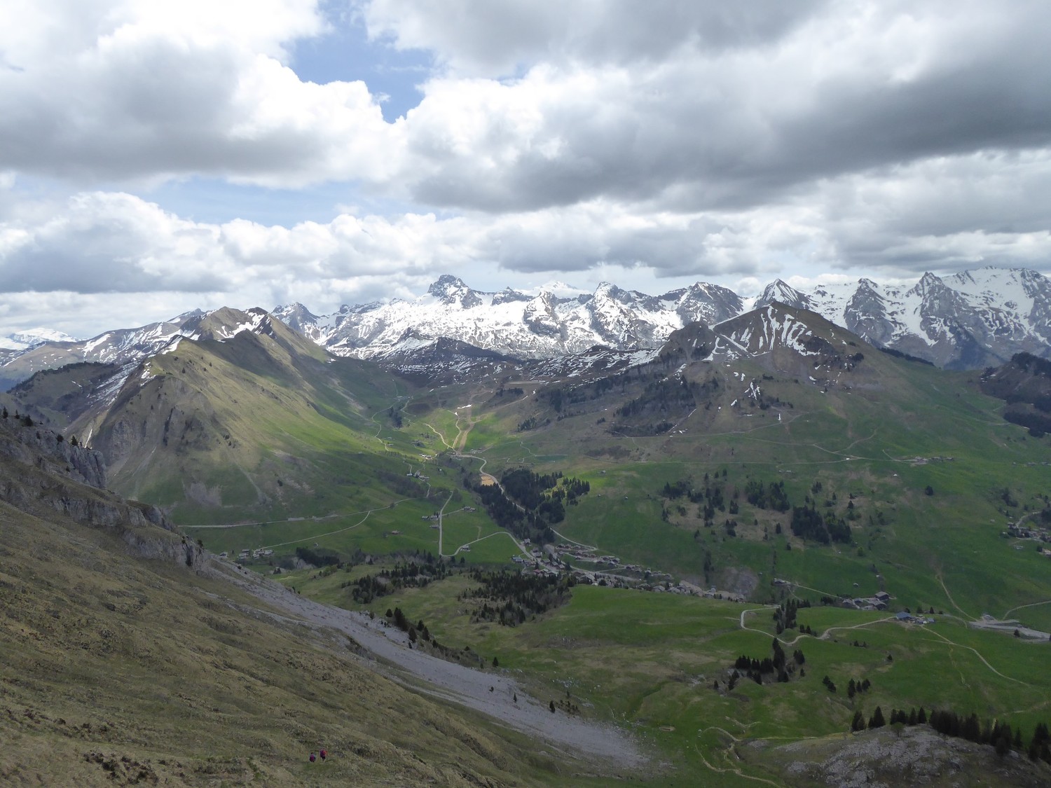 la vallée et la chîne des Aravis, vue depuis passage du Buclon - Tour du Jalouvre