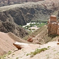 Le site de l'hébergement au fond des gorges