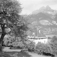 Aiguilles de Varens et le village de Saint-Martin-sur-Arve