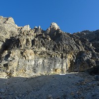 Au pied du Pilier de Bazel