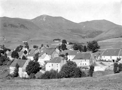 Hameau de Bressouleille près du col de Diane par Georges Louis Arlaud Hameau de Bressouleille près du col de Diane par Georges Louis Arlaud