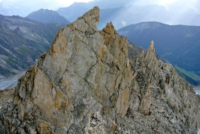 arête N-NE le gendarme et la brèche 3400m à son pied