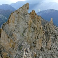arête N-NE le gendarme et la brèche 3400m à son pied