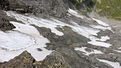 Gros plan sur le petit glacier de la Fenive 2017
