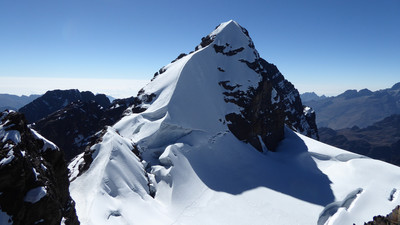 La fameuse arête du Pequeno Alpamayo La fameuse arête du Pequeno Alpamayo