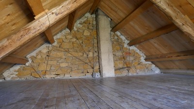 Intérieur de la cabane à l'étage Intérieur de la cabane à l'étage