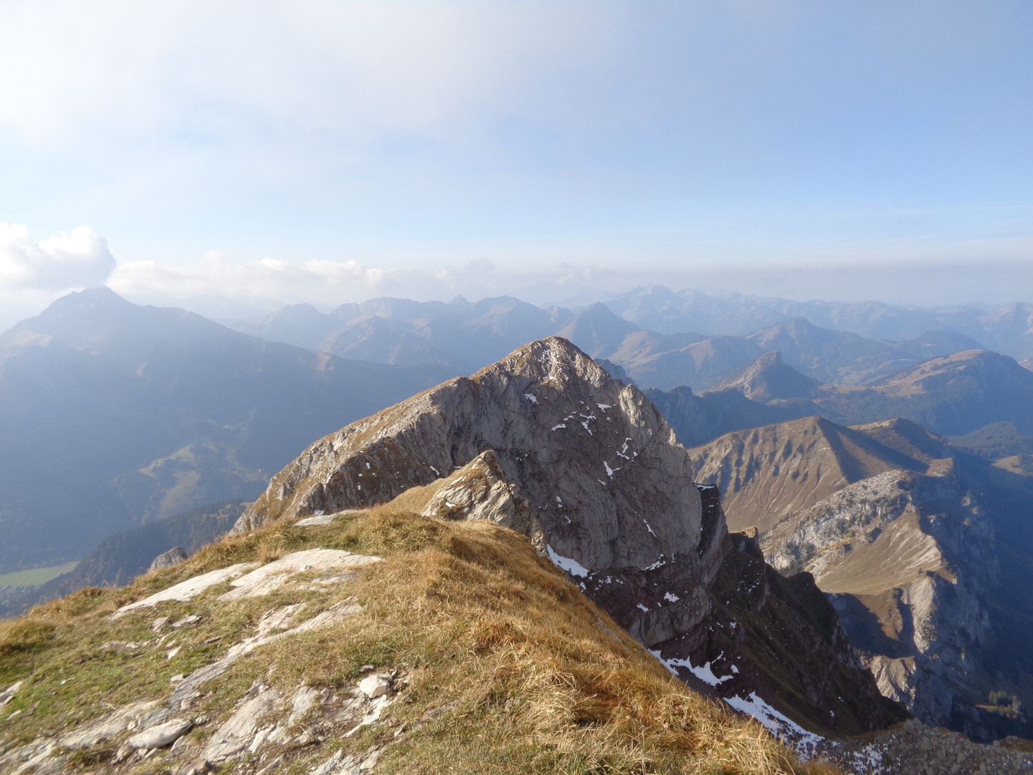 Arrivée au sommet ... et regard sur la fin de la montée. - Camptocamp.org