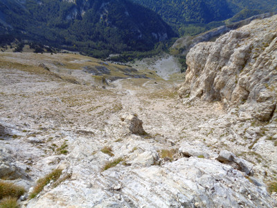 Depuis le haut du ressaut à escalader Depuis le haut du ressaut à escalader