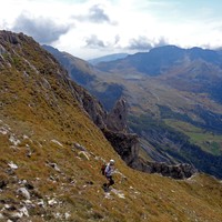 Début de la descente. Très vite, obliquer à gauche.