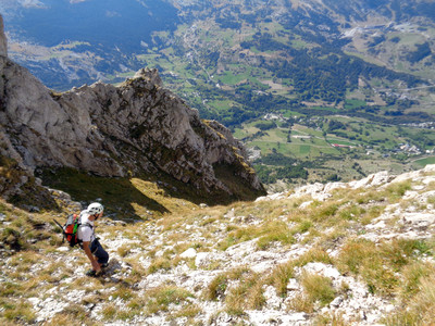 Descente après la bifurcation à gauche. Descente après la bifurcation à gauche.