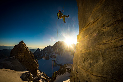 [PhotoSophie2017] Vivian Bruchez dans le dernier rappel plein gaz de la Dent du Géant au coucher de soleil