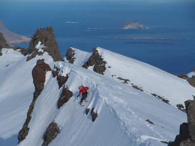 [PhotoSophie2017] Ski de rando dans les fjords de l'Est en Islande. Háaxlaregg. Tous les topos entrés sur C2C