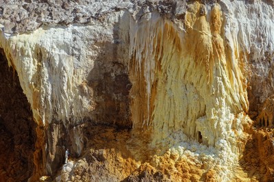 [PhotoSophie2017]stalagtites sulfurées sur le glacier de sel de Bandar Abbas