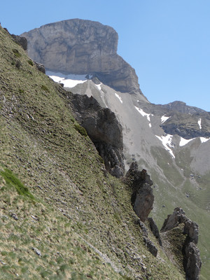 le Rocher Rond (2453 m), plus haut sommet du vallon de la Jarjatte et de la Drôme le Rocher Rond (2453 m), plus haut sommet du vallon de la Jarjatte et de la Drôme