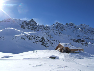 Refuge de la Blanche en hiver Refuge de la Blanche en hiver