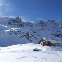 Refuge de la Blanche en hiver