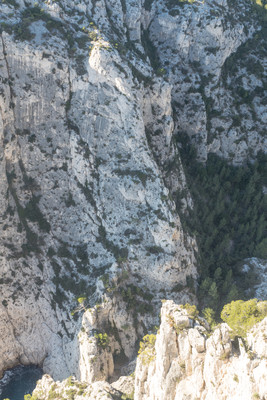 Vu d'Azéma, on distingue L1 tout en bas à gauche puis l'arête à droite.