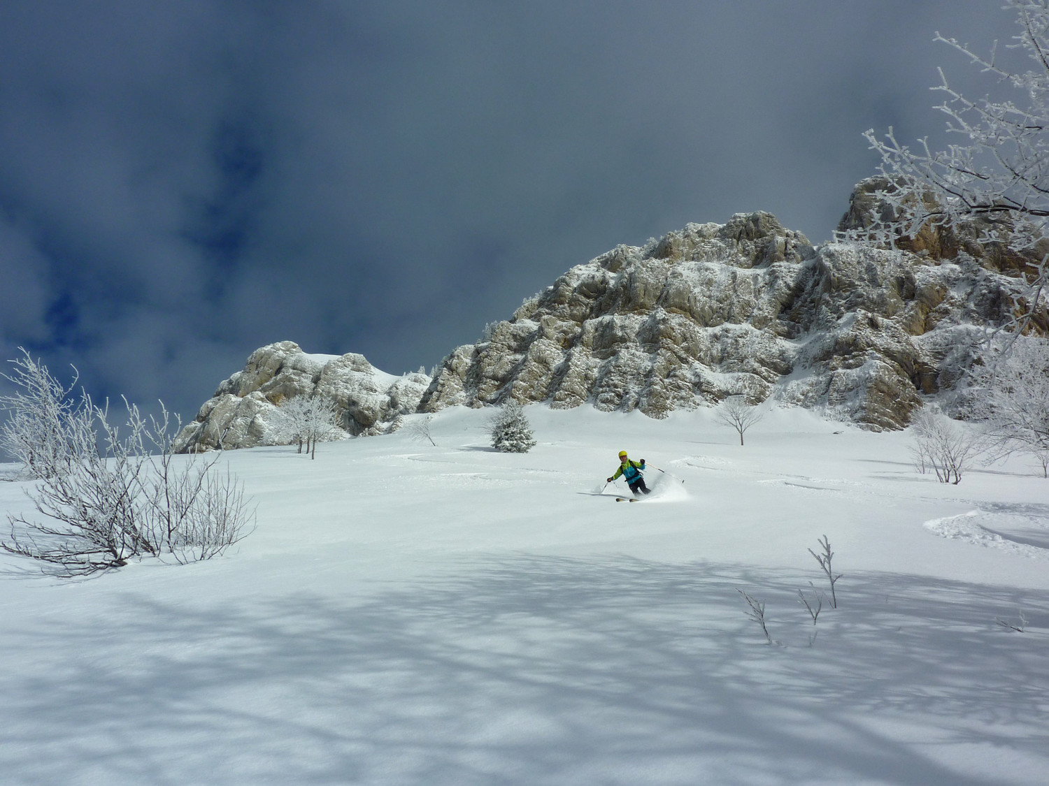 Dans le versant SW sous le couloir W du Petit Som