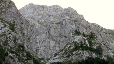 Vrh Zelenic face NW (vallée Koritnica) Vrh Zelenic face NW (vallée Koritnica)