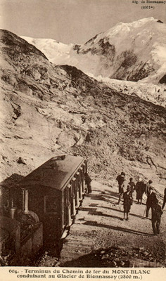 Aiguille et Glacier de Bionnassay vue du Tramway du Mont Blanc, au Nid d'Aigle Aiguille et Glacier de Bionnassay vue du Tramway du Mont Blanc, au Nid d'Aigle