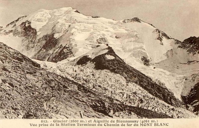 Aiguille et Glacier de Bionnassay vue du Tramway du Mont Blanc, au Nid d'Aigle Aiguille et Glacier de Bionnassay vue du Tramway du Mont Blanc, au Nid d'Aigle