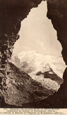 Aiguille et Glacier de Bionnassay vue du Tramway du Mont Blanc, au Nid d'Aigle Aiguille et Glacier de Bionnassay vue du Tramway du Mont Blanc, au Nid d'Aigle