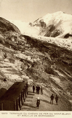 Aiguille et Glacier de Bionnassay vue du Tramway du Mont Blanc, au Nid d'Aigle Aiguille et Glacier de Bionnassay vue du Tramway du Mont Blanc, au Nid d'Aigle