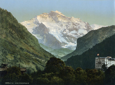 Interlaken, vue sur la Jungfrau, en 1900, par Photoglob N°0000001265
