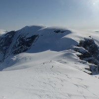 Entre Holmbukttinden et Jiekkevarri