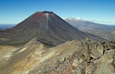Ngauruhoe et Ruapehu vus du Tongariro par Guillaume Piolle Ngauruhoe et Ruapehu vus du Tongariro par Guillaume Piolle