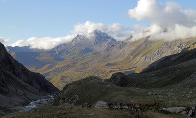 Goléon vu de l'Alpe de Villar d'Arène, par Dominicus Johannes Bergsma@commons.wikimedia.org Goléon vu de l'Alpe de Villar d'Arène, par Dominicus Johannes Bergsma@commons.wikimedia.org