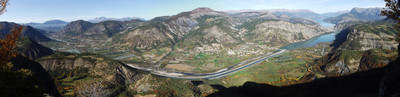 Durance en aval de Serre Ponçon, Mont Colombis, par Etienne Baudon Durance en aval de Serre Ponçon, Mont Colombis, par Etienne Baudon
