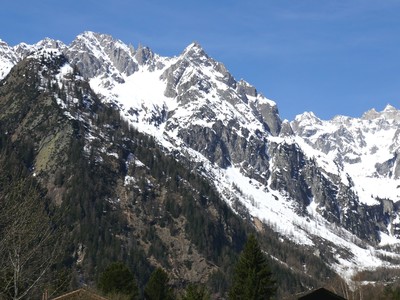 La Petite Pointe des Planereuses (plus haut sommet visible à gauche sur la photo) vue de Praz de Fort La Petite Pointe des Planereuses (plus haut sommet visible à gauche sur la photo) vue de Praz de Fort