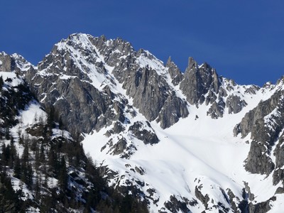Petite pointe des Planereuses et son couloir NE Petite pointe des Planereuses et son couloir NE