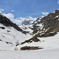 Vallon d'accès à Benevolo au printemps
