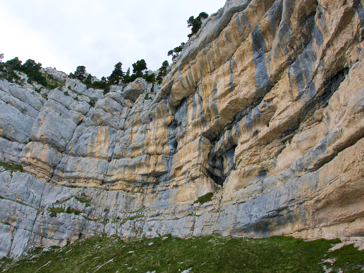 Voie De La Grotte Rocher Du Midi