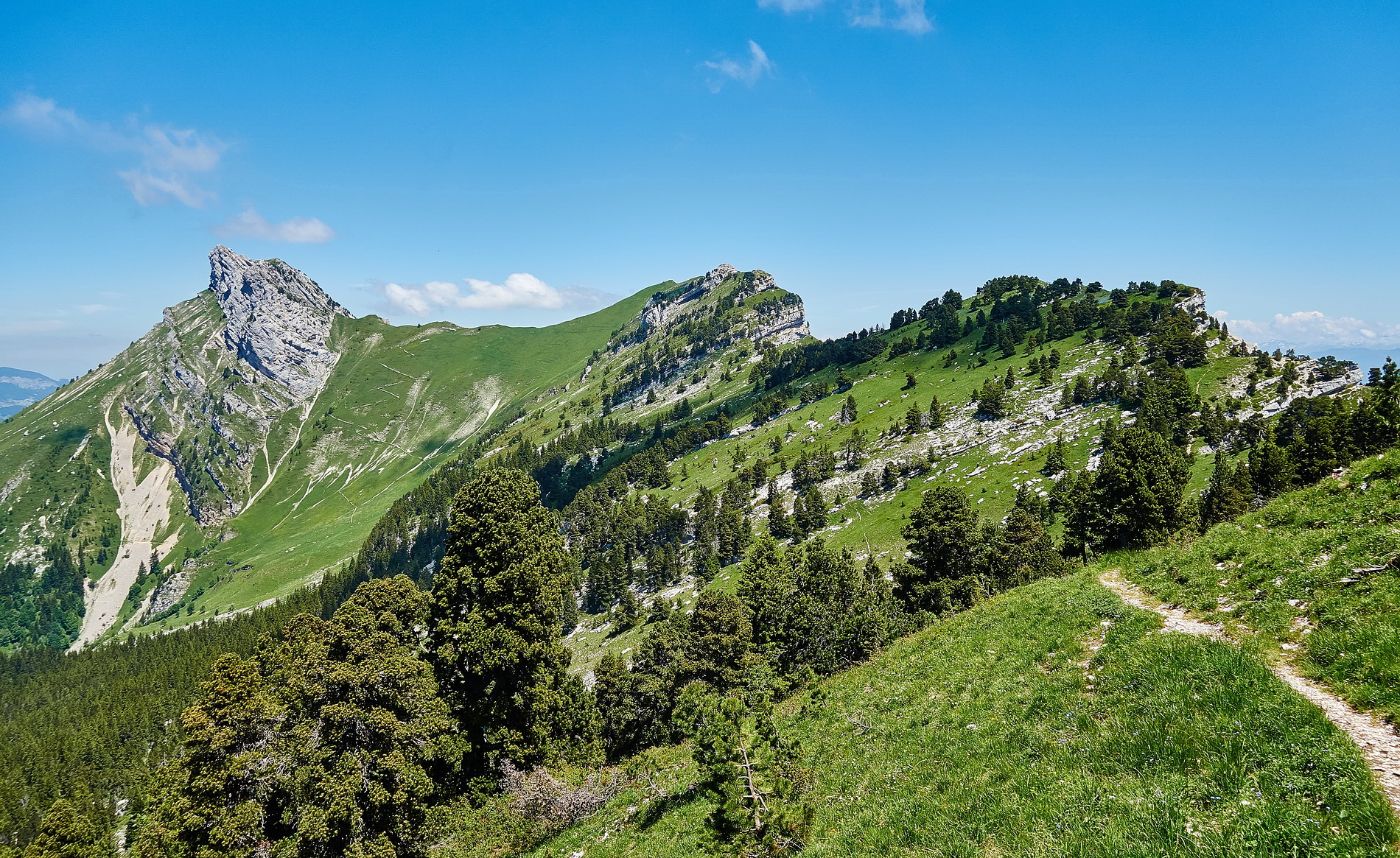 La suite des Hauts Plateaux, vers le Col de Bellefont - Camptocamp.org