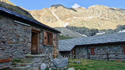 Bivouac / Refuge Ménabréaz vallon des Laures Bivouac / Refuge Ménabréaz vallon des Laures