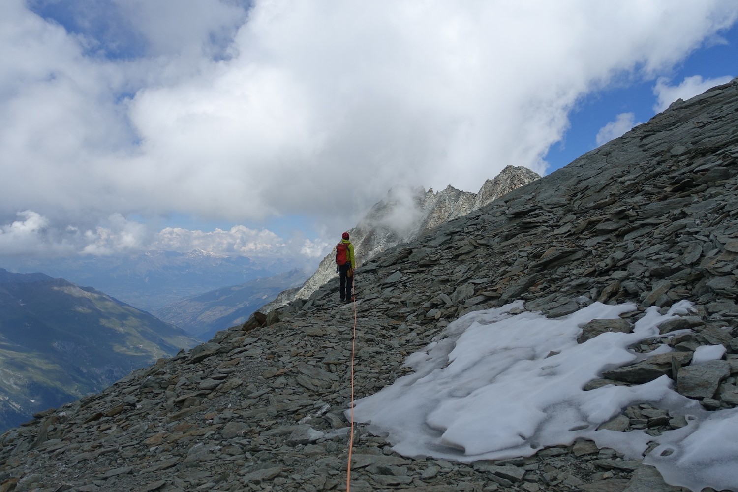 sur la descente, en direction de la Pointe de Tsalion