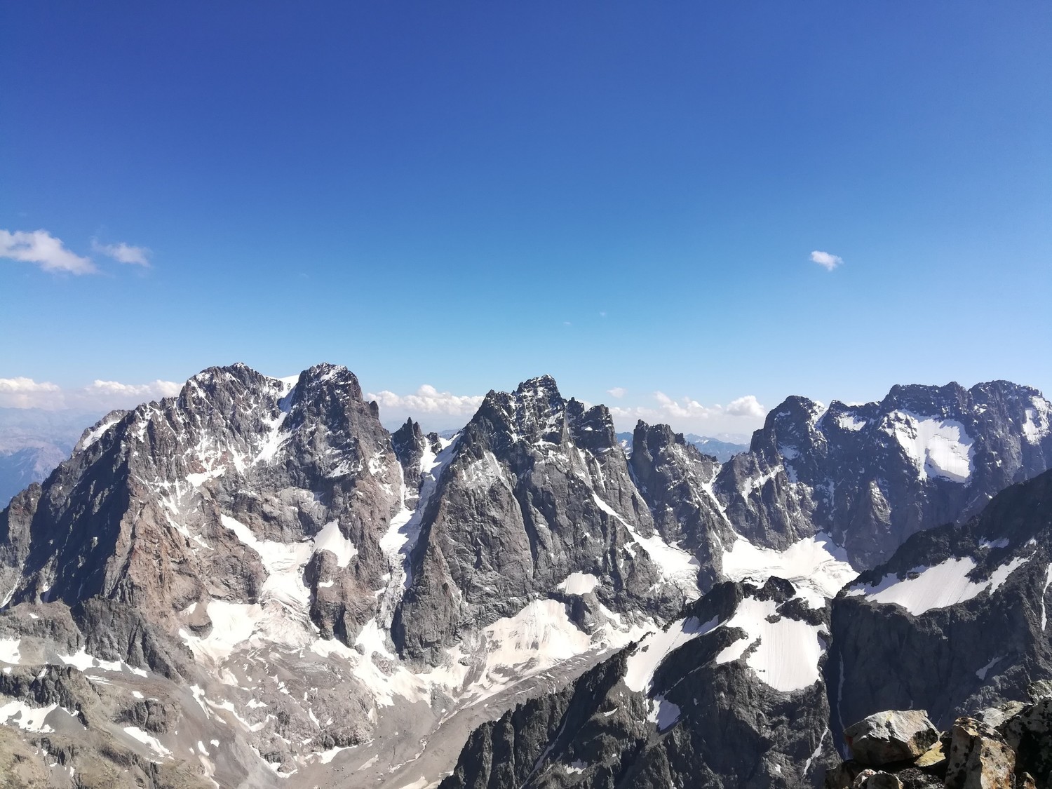 Vue au Sud. Pelvoux et Ailefroide